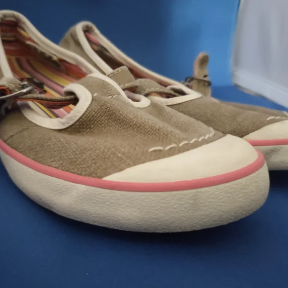 Simple Tan and Pink Women's Sneakers - Picture 7 of 9